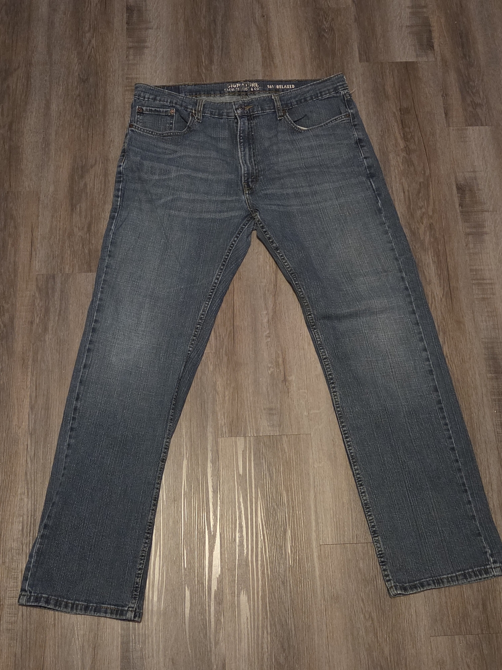 Levi's Men's Washed Blue Relaxed Fit Jeans
